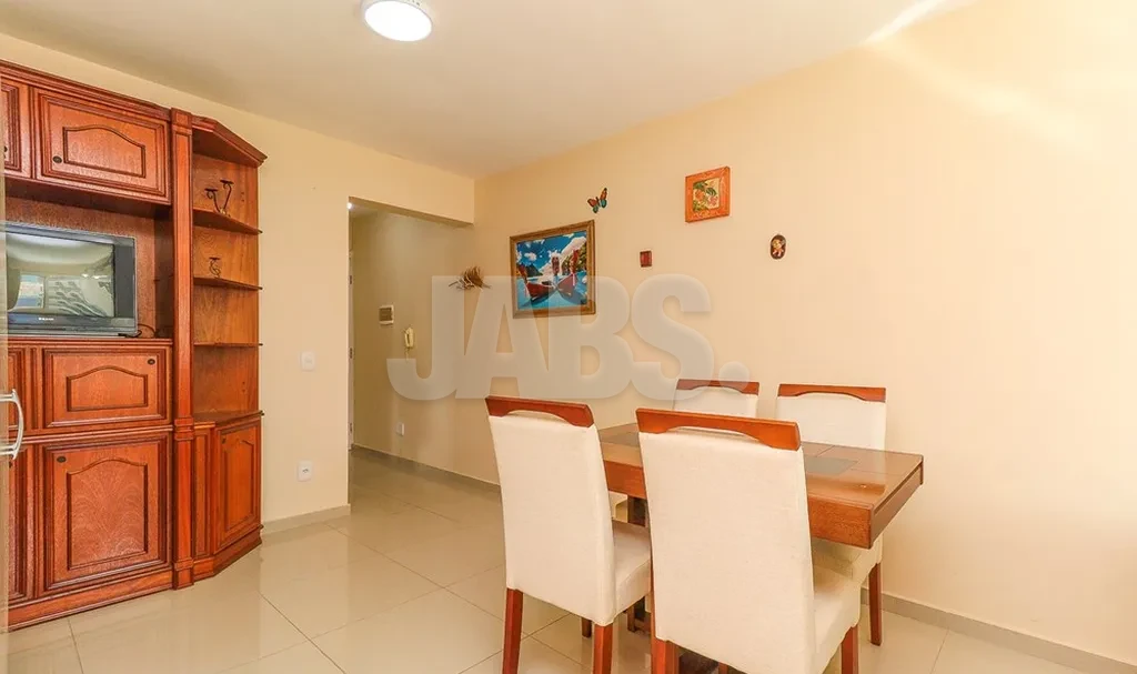 Living com mesa de jantar