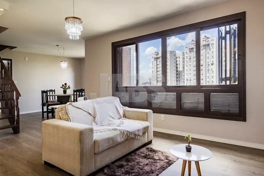 Living com janelas amplas