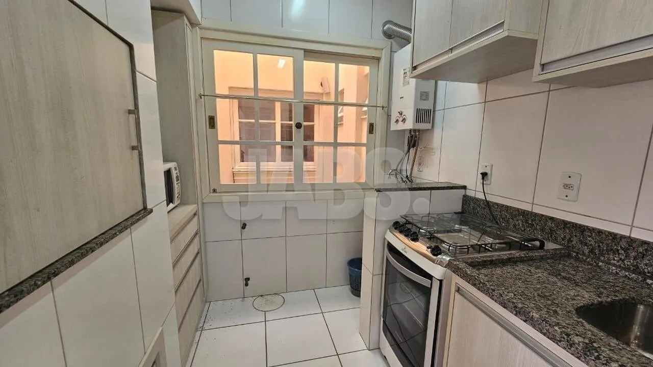 Cozinha com bancada de granito