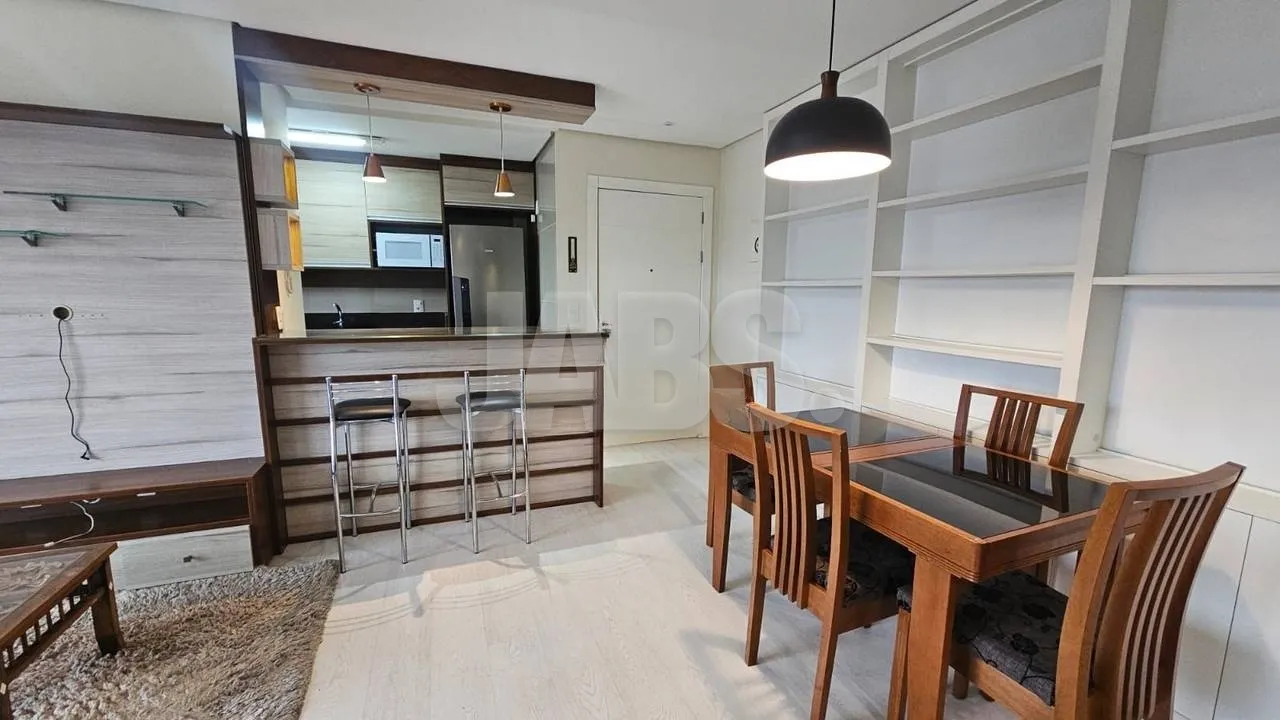 Apartamento mobiliado com suíte e 2 vagas no Centro de Canela, foto 1