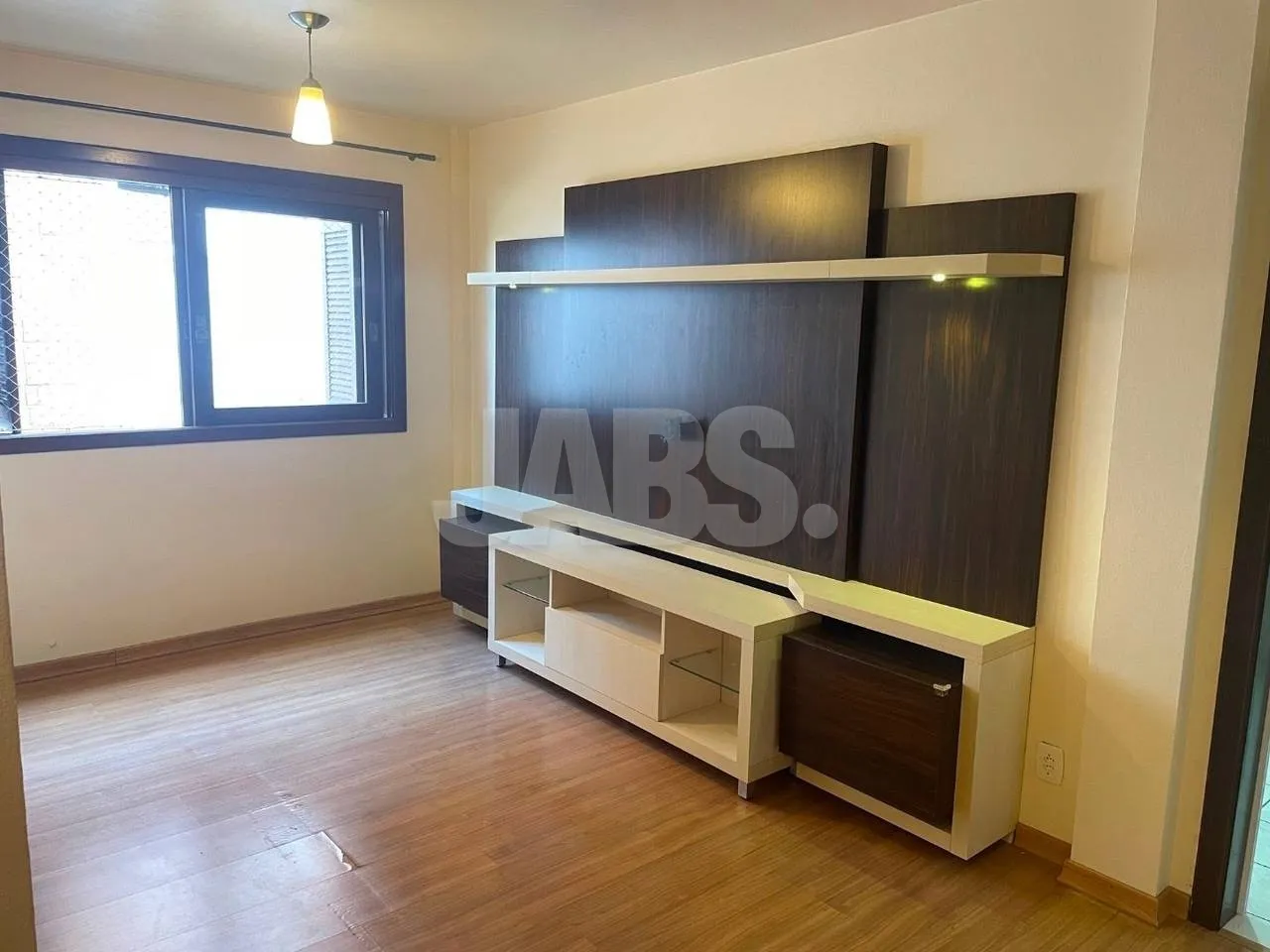 Apartamento semimobiliado de 2 dormitórios no Centro de Canela, foto 1