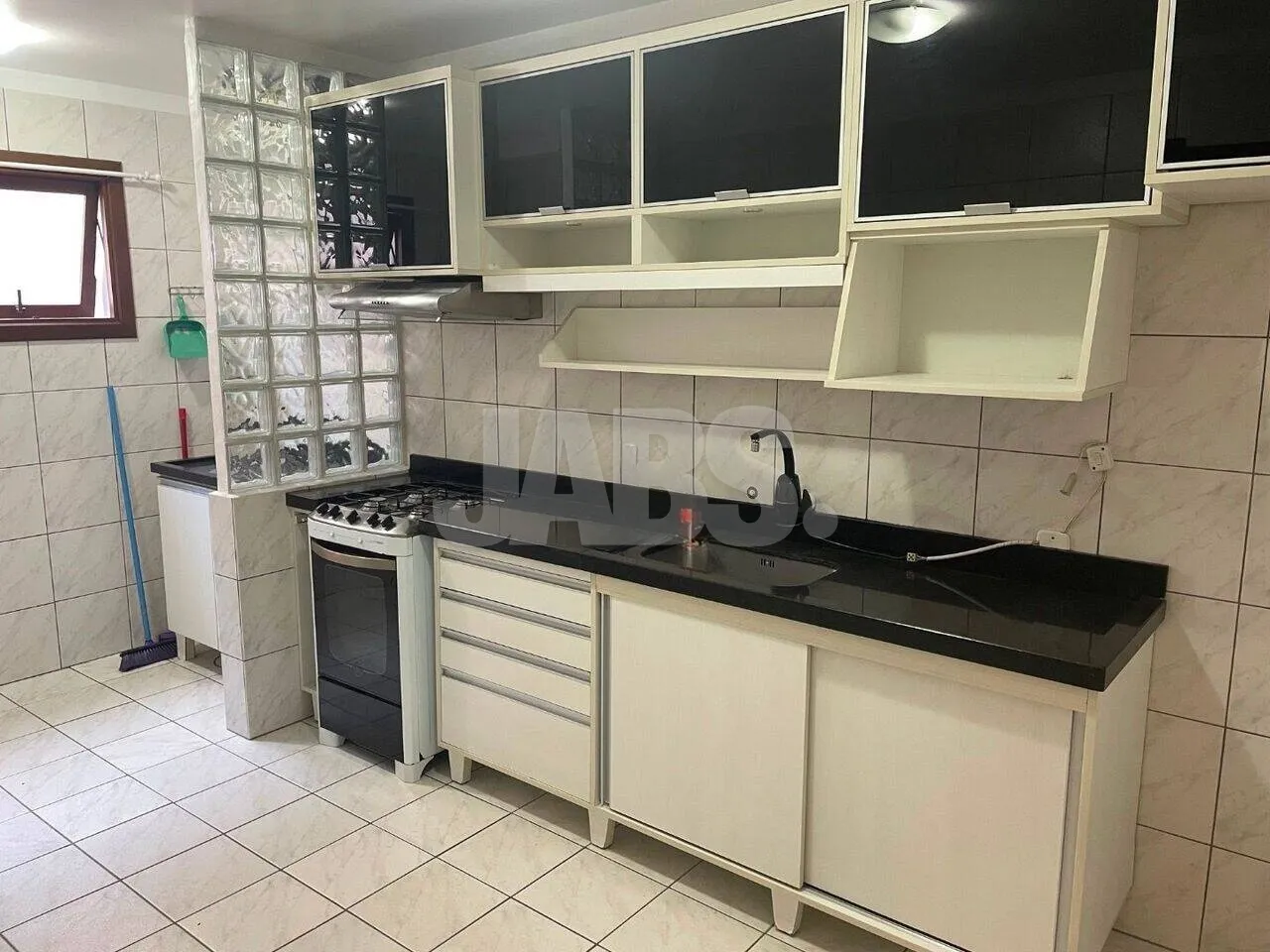 Apartamento semimobiliado de 2 dormitórios no Centro de Canela, foto 2