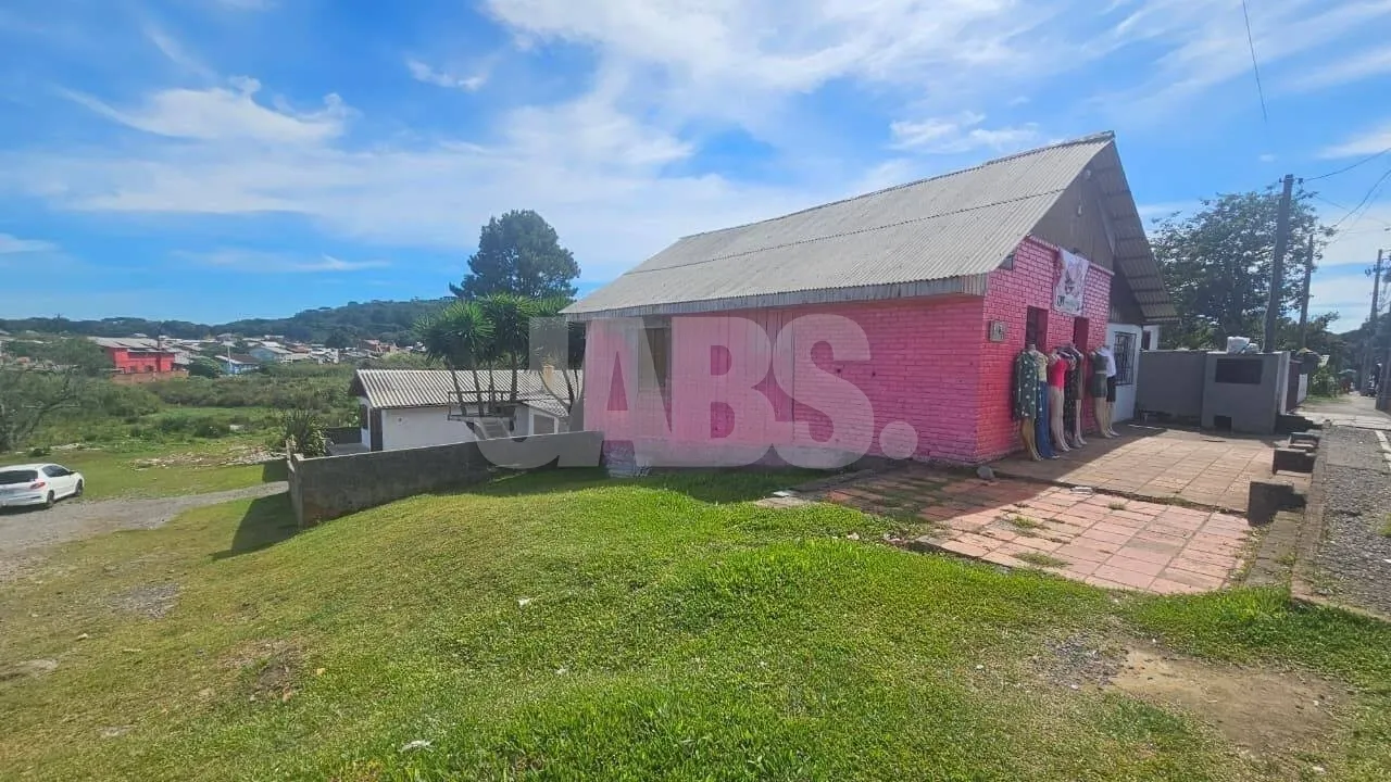 Casa de 3 dormitórios com garagem para 2 carros na Santa Marta, foto 2