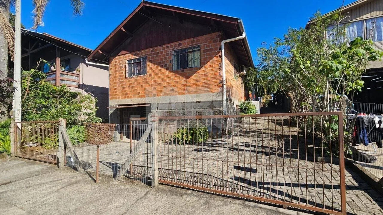 Casa de 203 m² com jardim e árvores frutíferas no Distrito Industrial, foto 1