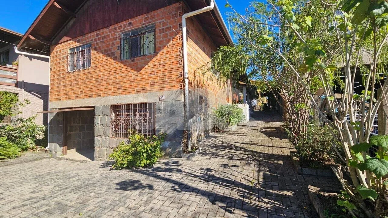 Casa de 203 m² com jardim e árvores frutíferas no Distrito Industrial, foto 2
