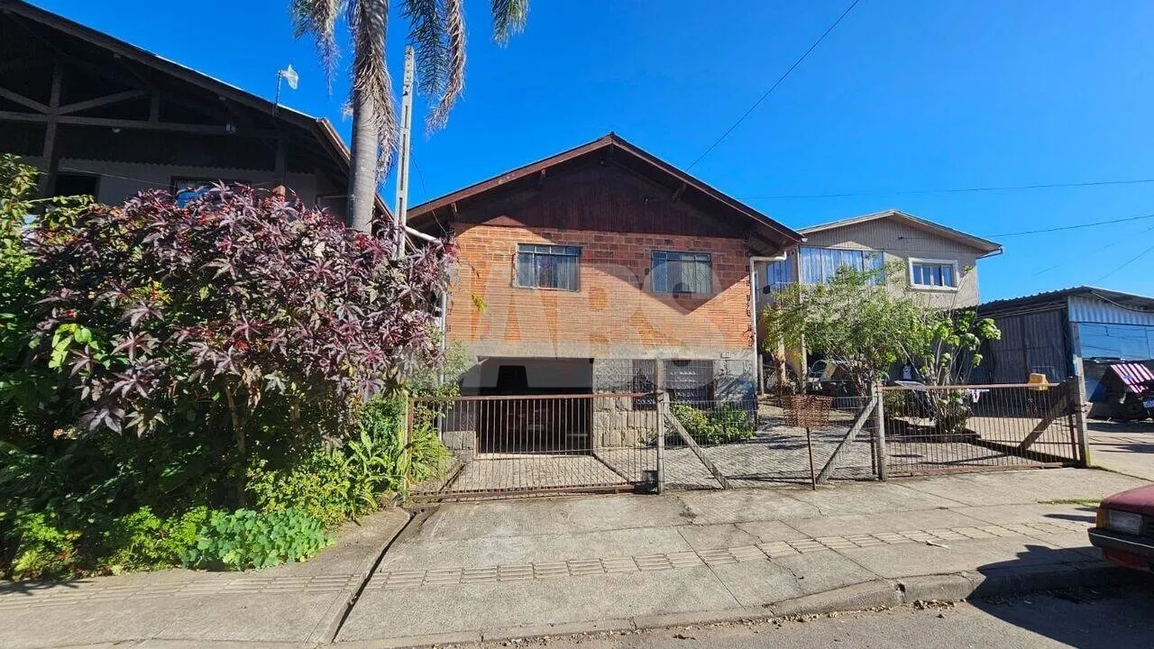 Casa de 203 m² com jardim e árvores frutíferas no Distrito Industrial, foto 3