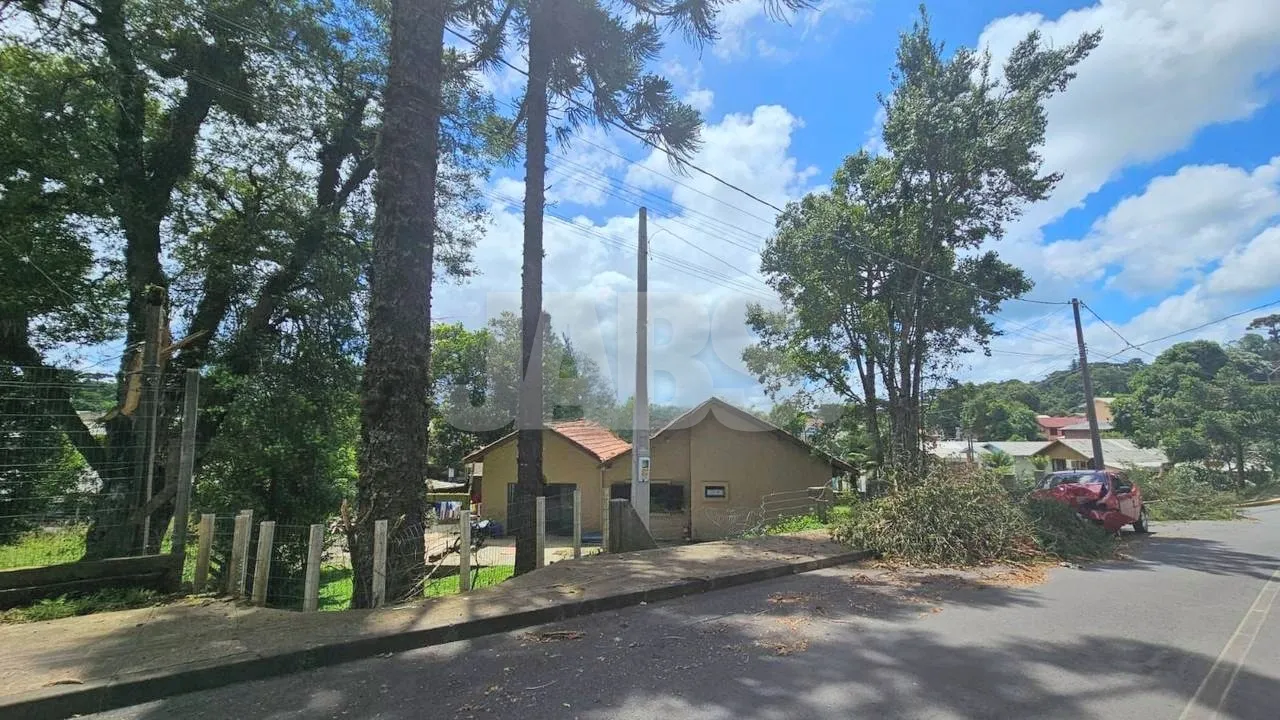 Casa de 242 m² em terreno de esquina de 732 m² no Leodoro de Azevedo, foto 1