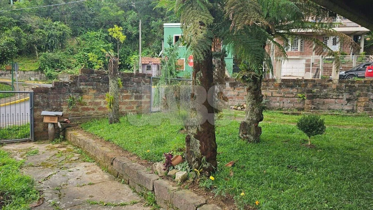 Casa de 242 m² em terreno de esquina de 732 m² no Leodoro de Azevedo, foto 2