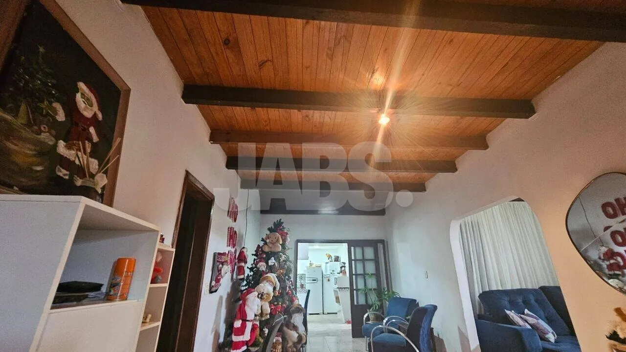 Casa de 242 m² em terreno de esquina de 732 m² no Leodoro de Azevedo, foto 4