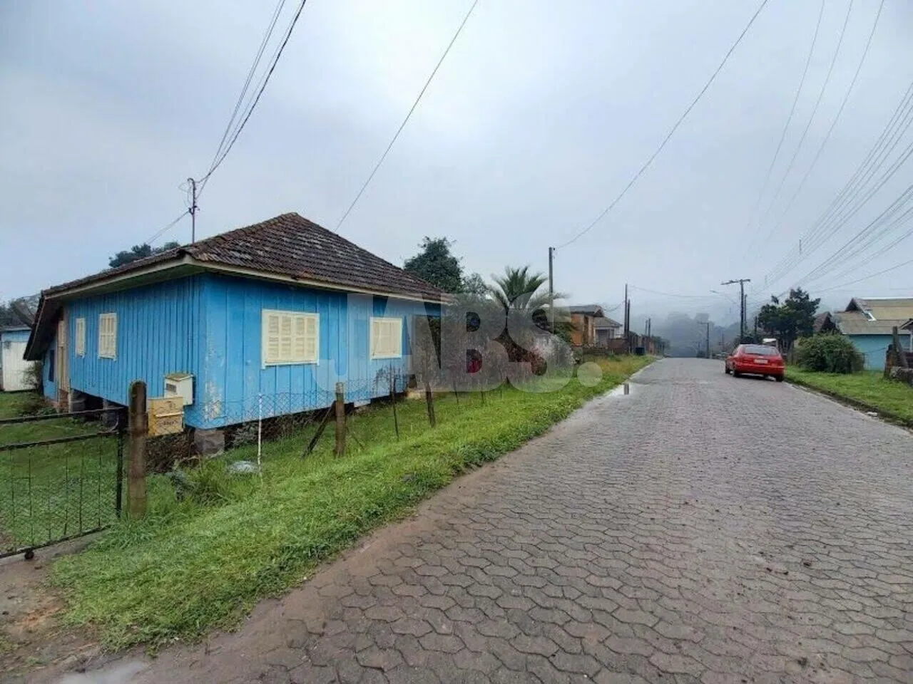 Terreno de 682 m² com 2 casas de madeira no Celulosi, foto 5