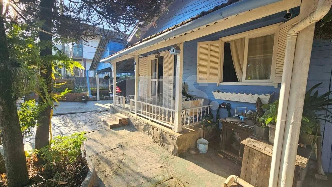Terreno de esquina com 2 casas e galpão perto da Catedral de Pedra, foto 3