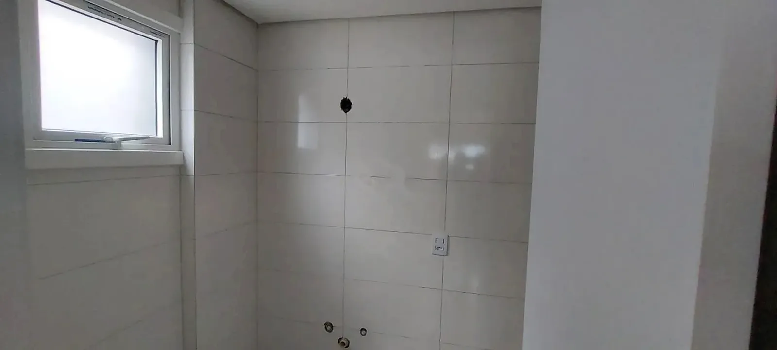 Área da cozinha com janela