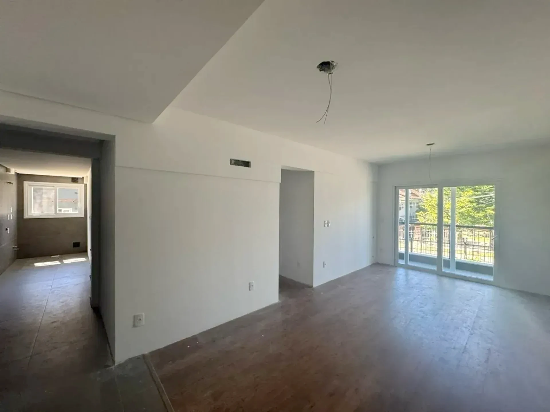 Living do apartamento de 2 suítes na Vila Suzana, em Canela