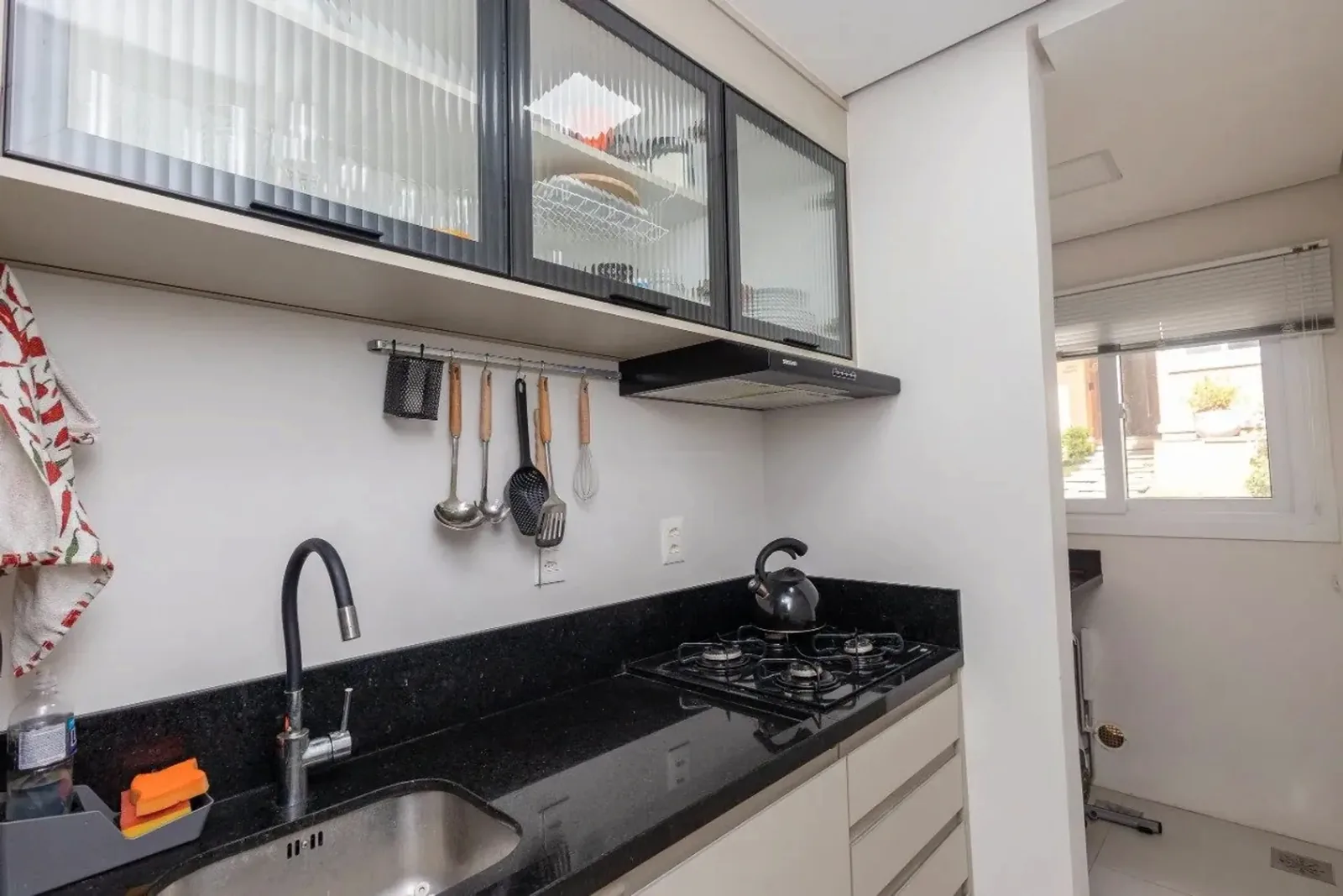 Cozinha com bancada de granito