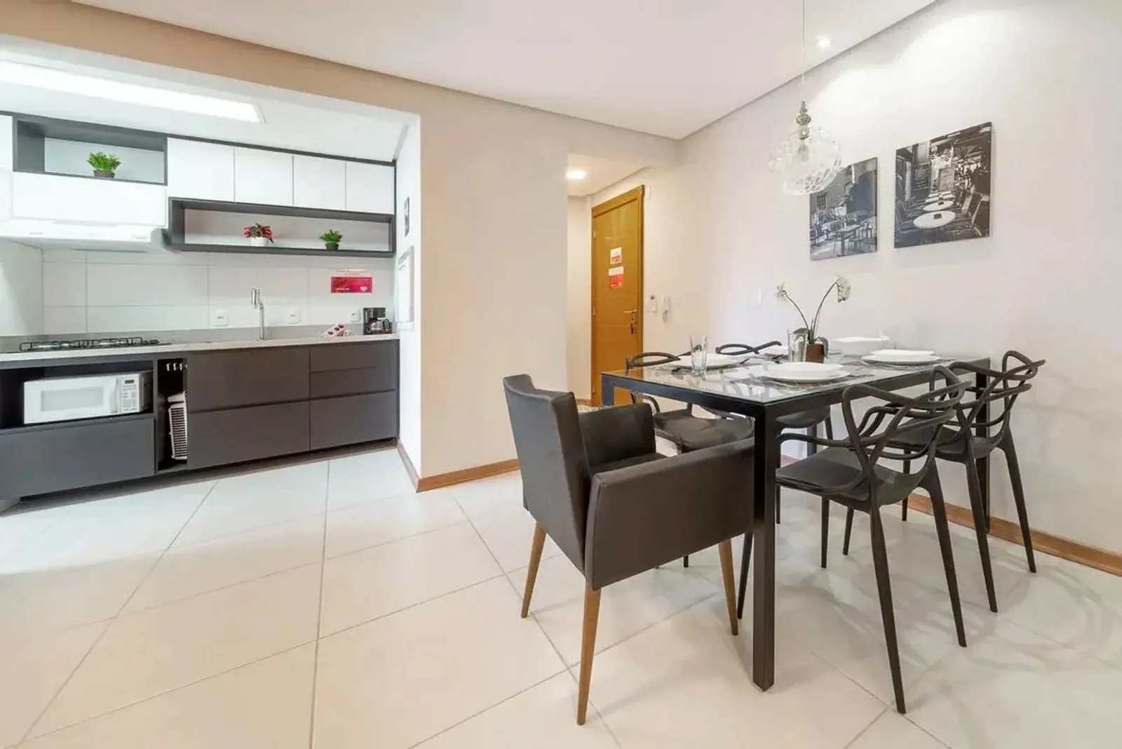 Sala de jantar e cozinha planejada