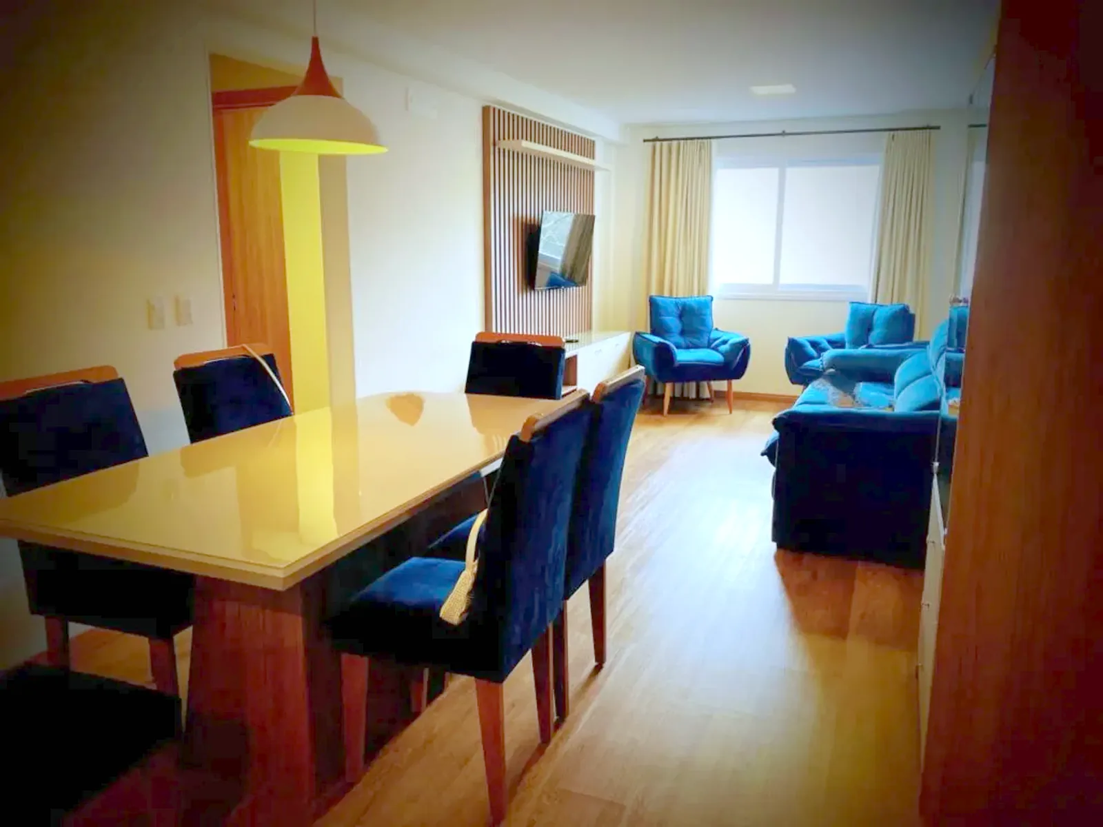 Sala de estar e jantar integradas