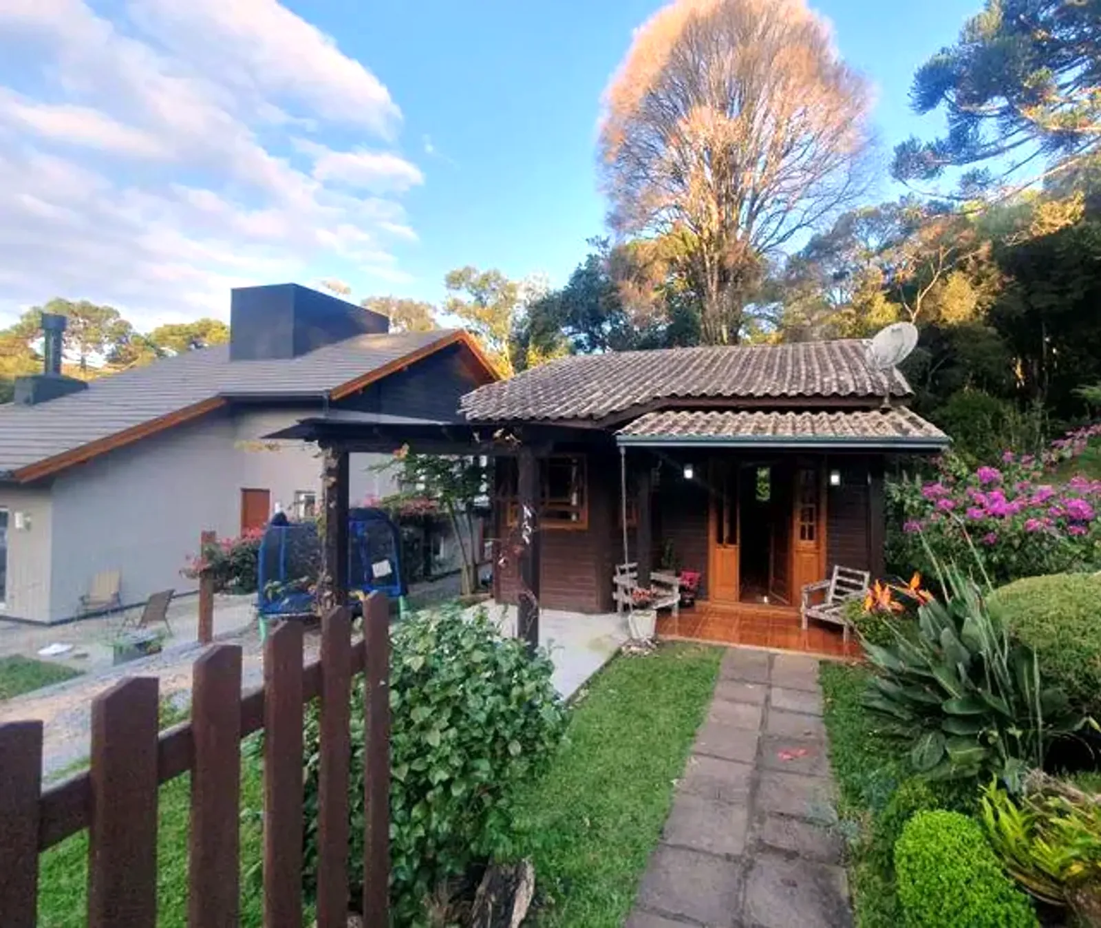 Casa de madeira com jardim no Mato Queimado, em Gramado