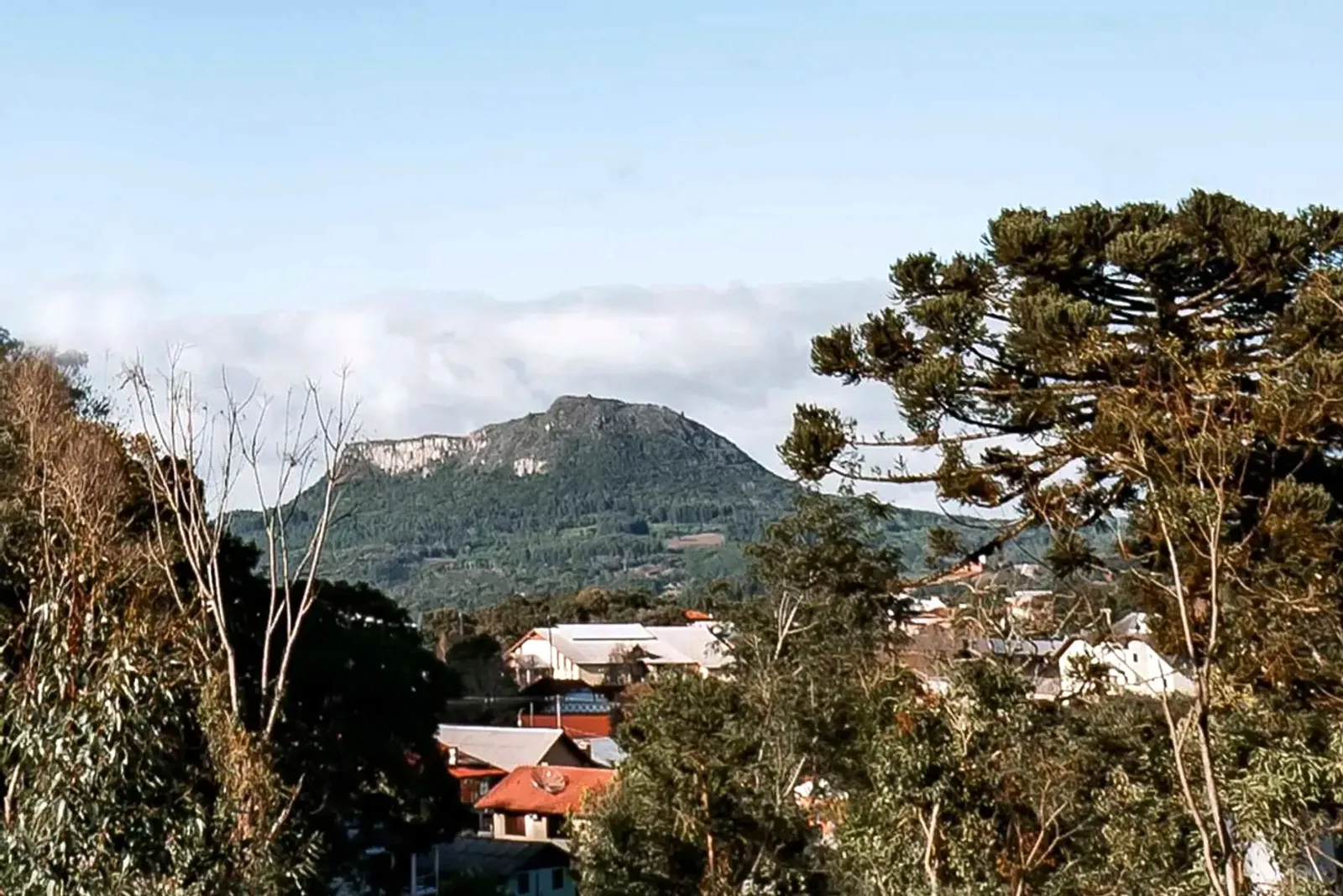Vista dos morros a partir da região do loteamento