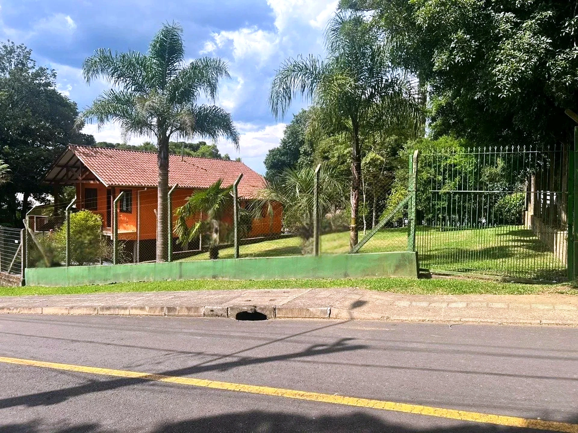 Terreno de 456 m² na Rua do Camboatá
