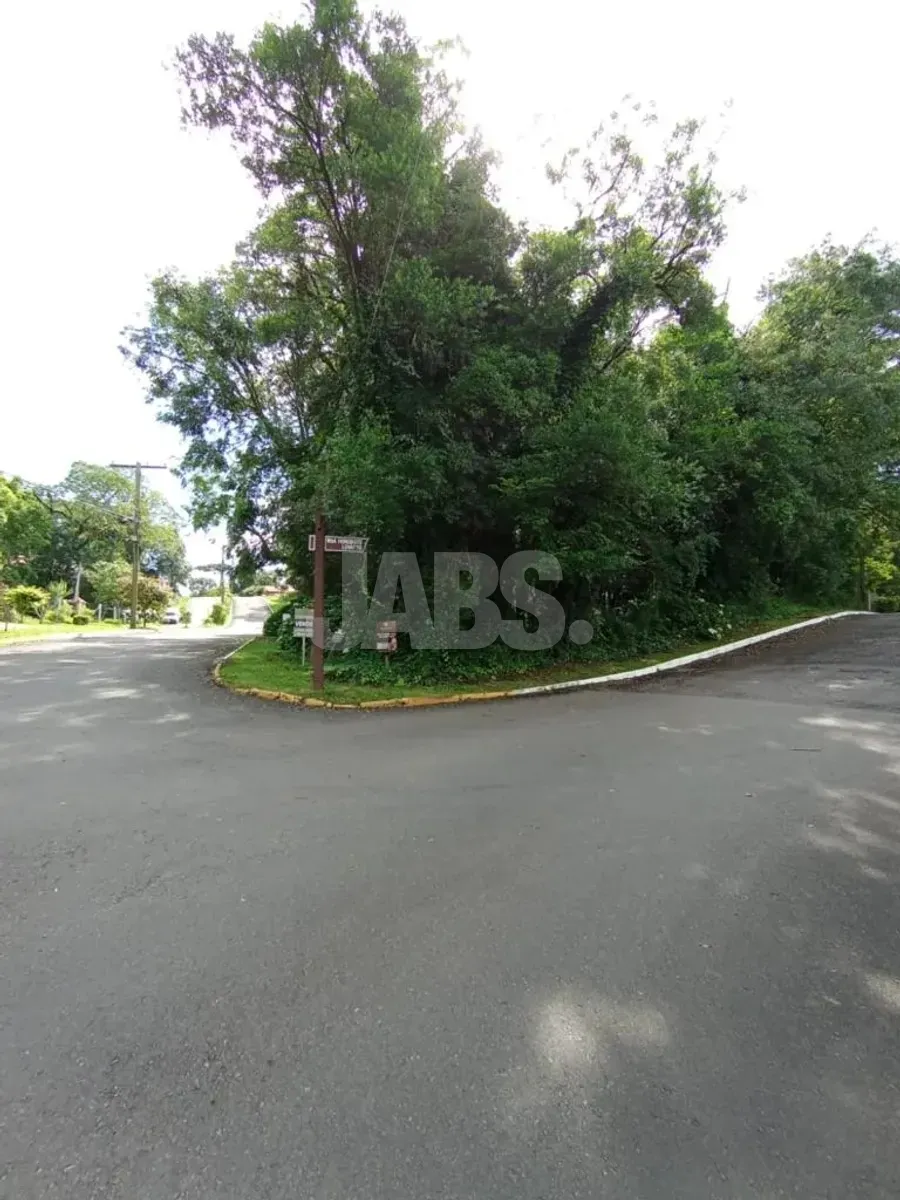 Curva da rua junto ao terreno