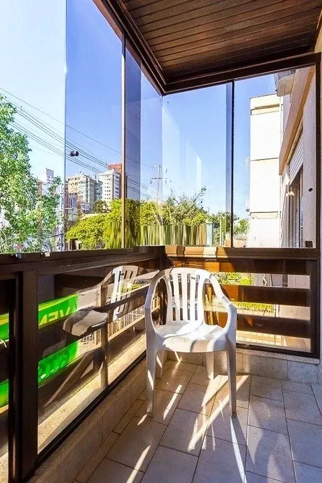 Sacada com vista para a rua