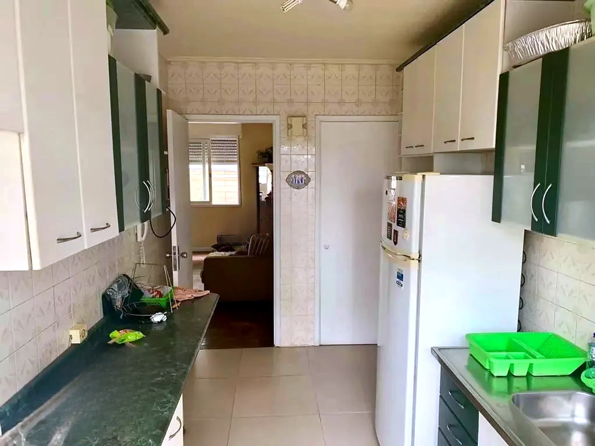 Cozinha com bancada de granito