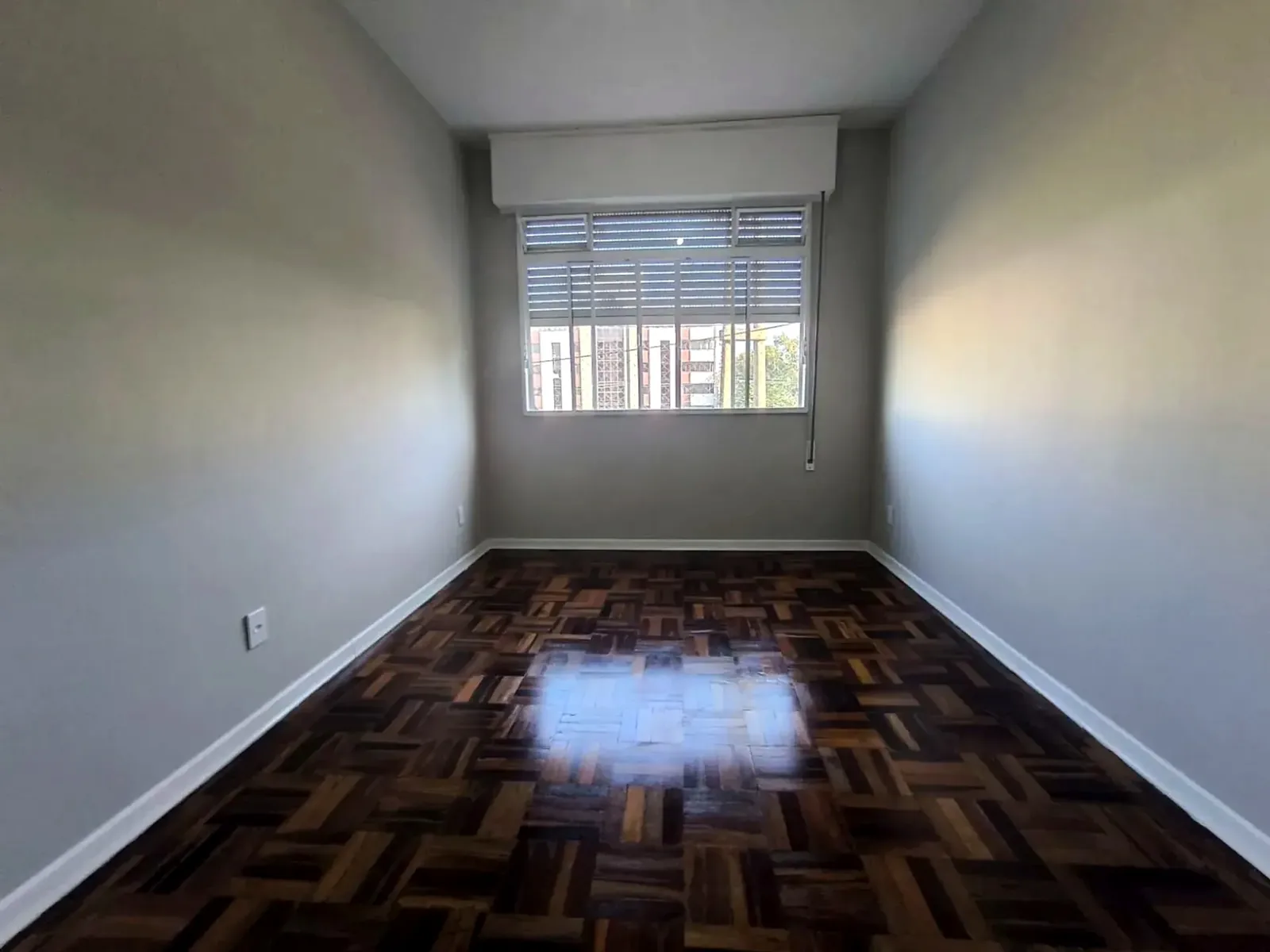 Dormitório com janela