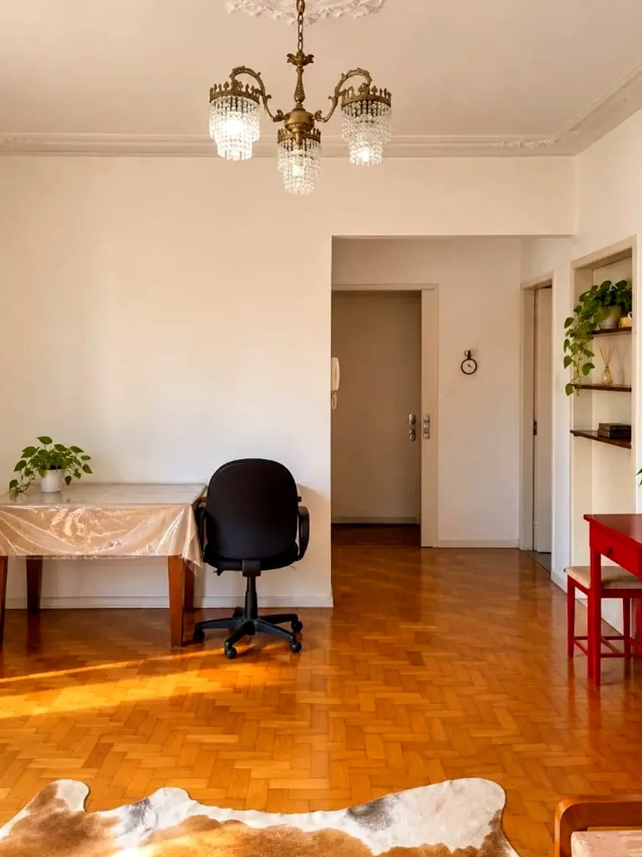 Living com espaço para escritório