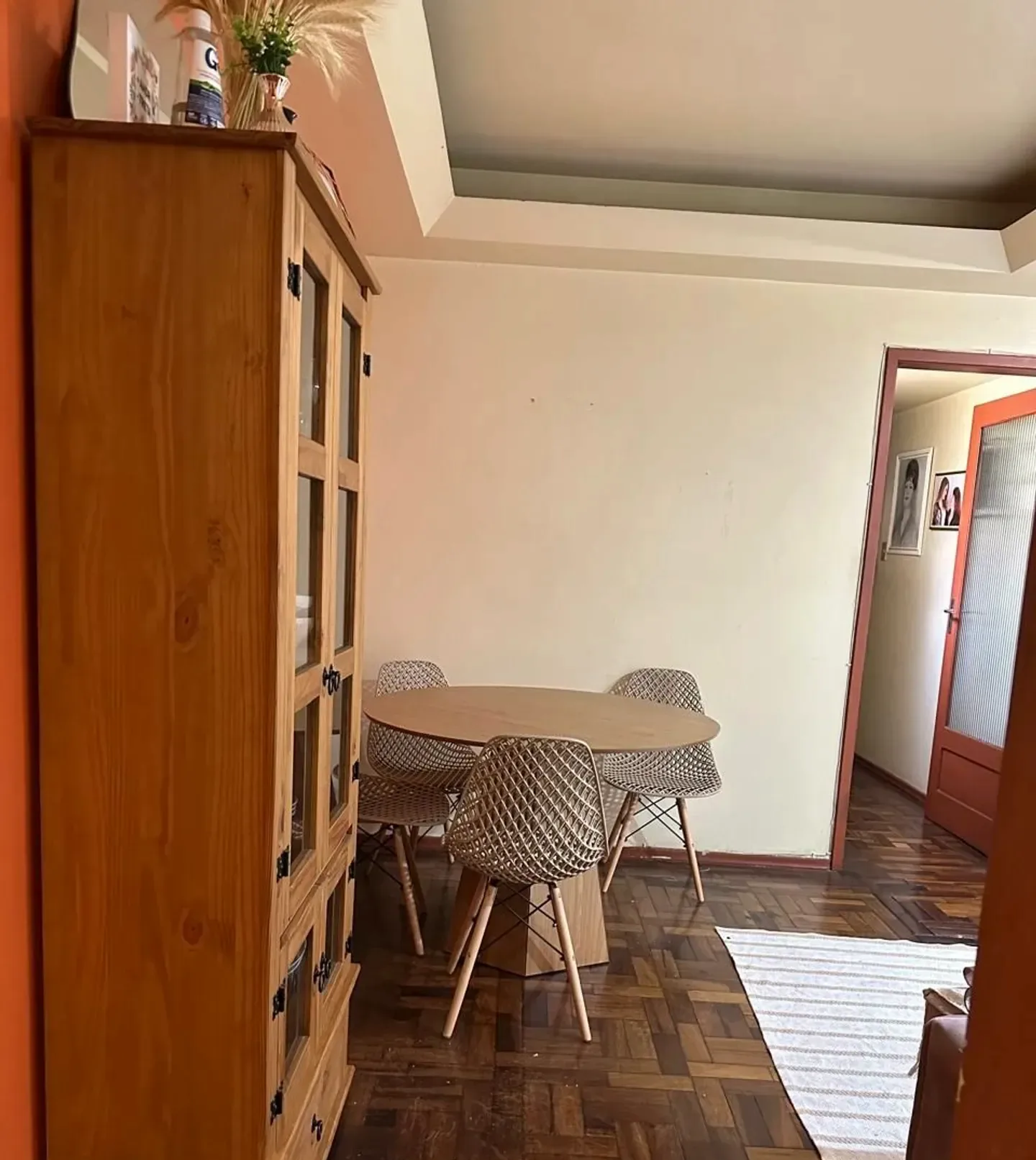 Sala ampla de dois ambientes