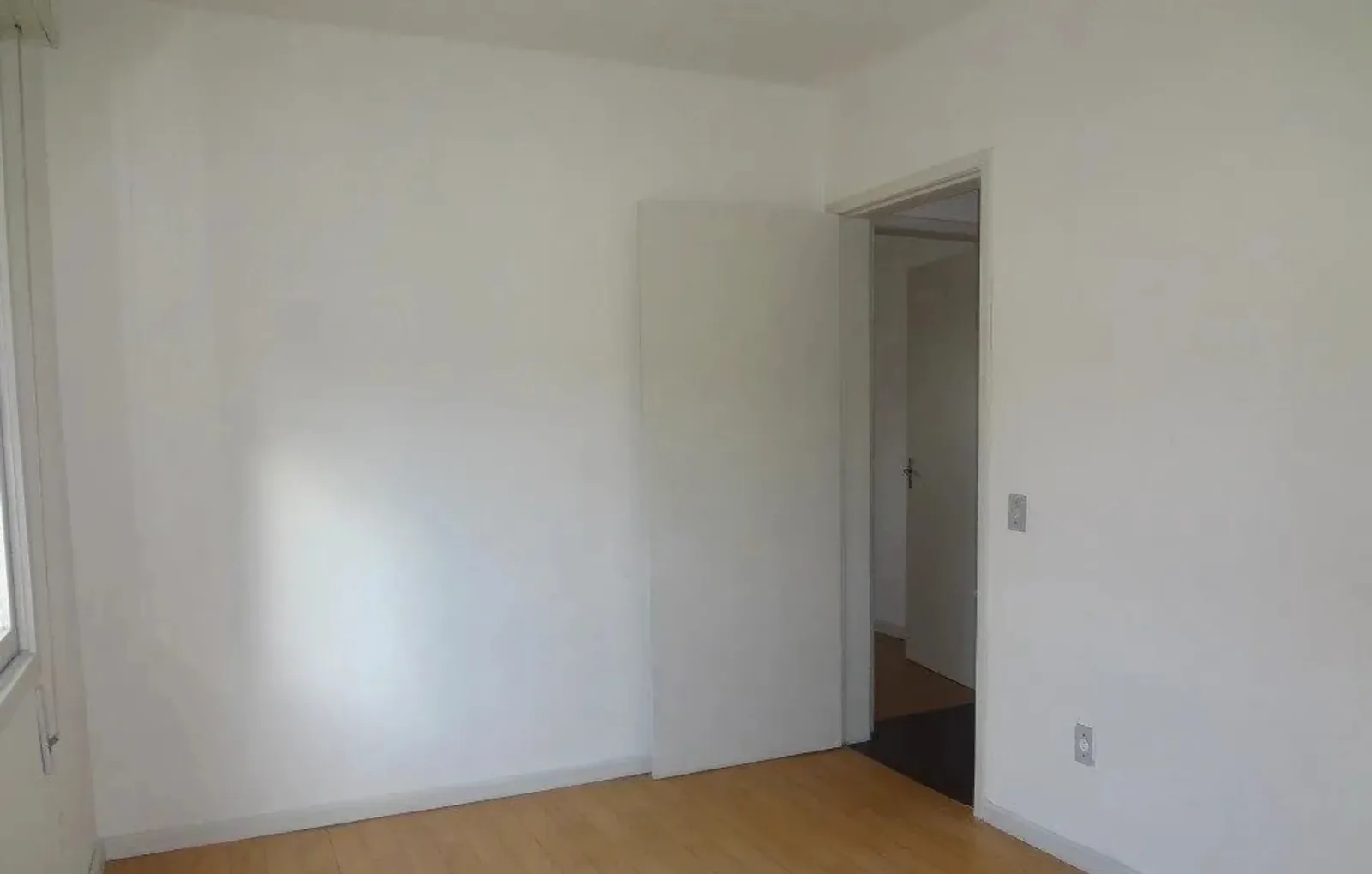 Quarto com piso laminado