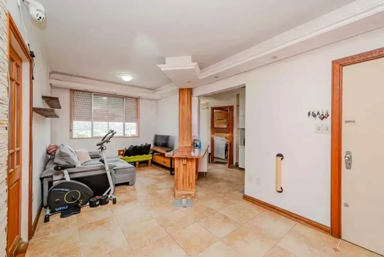 Living com teto rebaixado em gesso