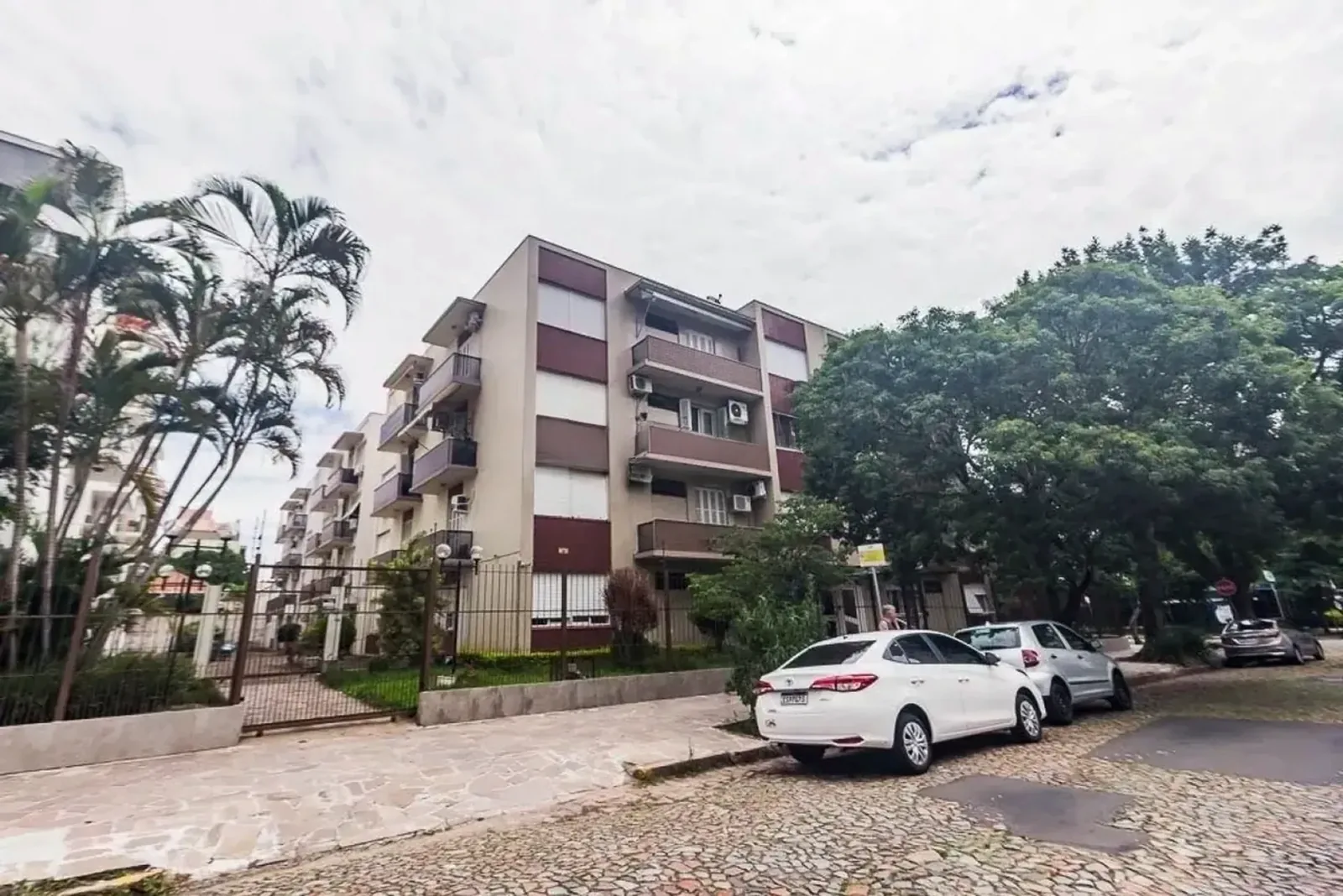 Prédio na Rua Visconde do Herval, no Menino Deus