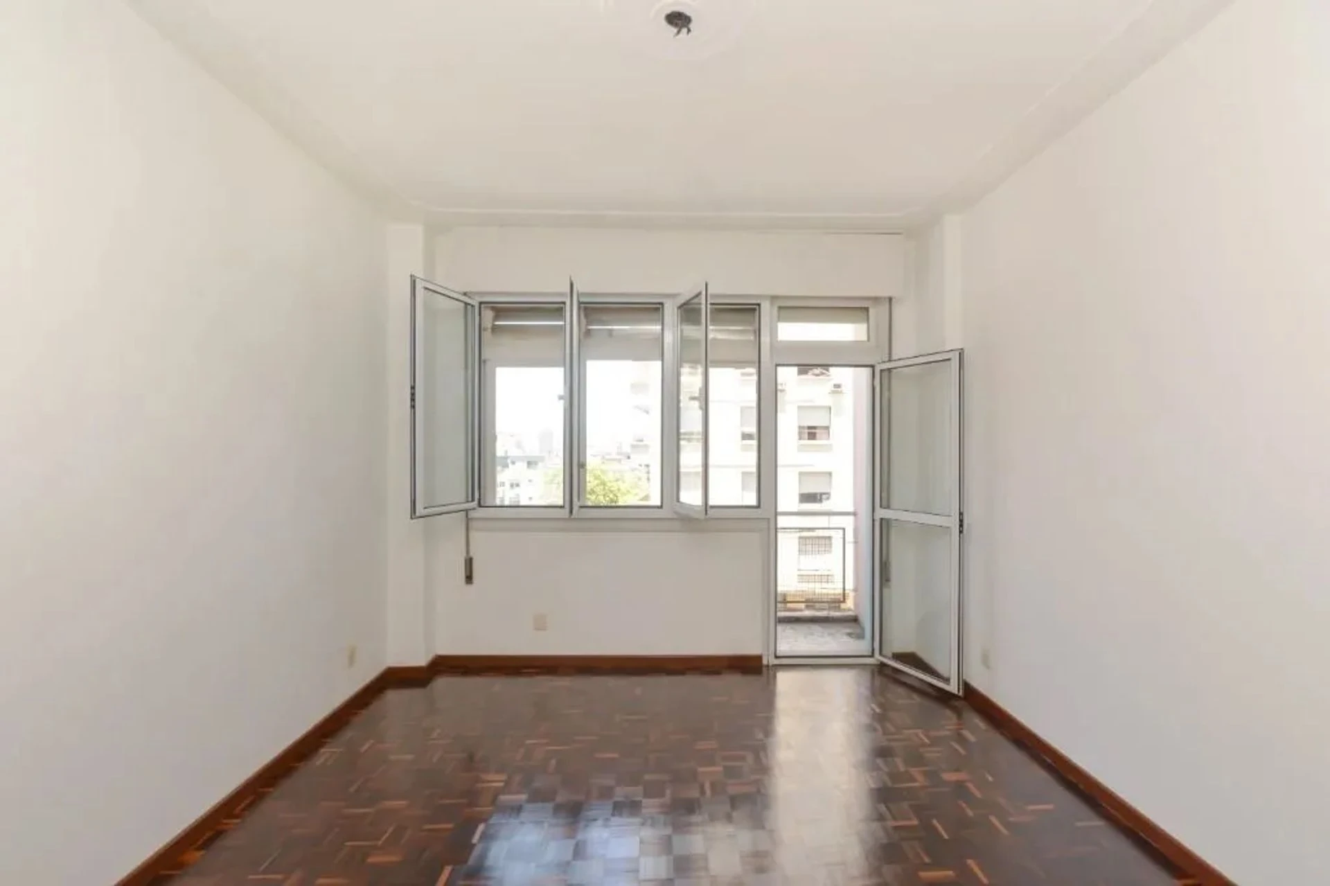 Sala de jantar junto à sacada