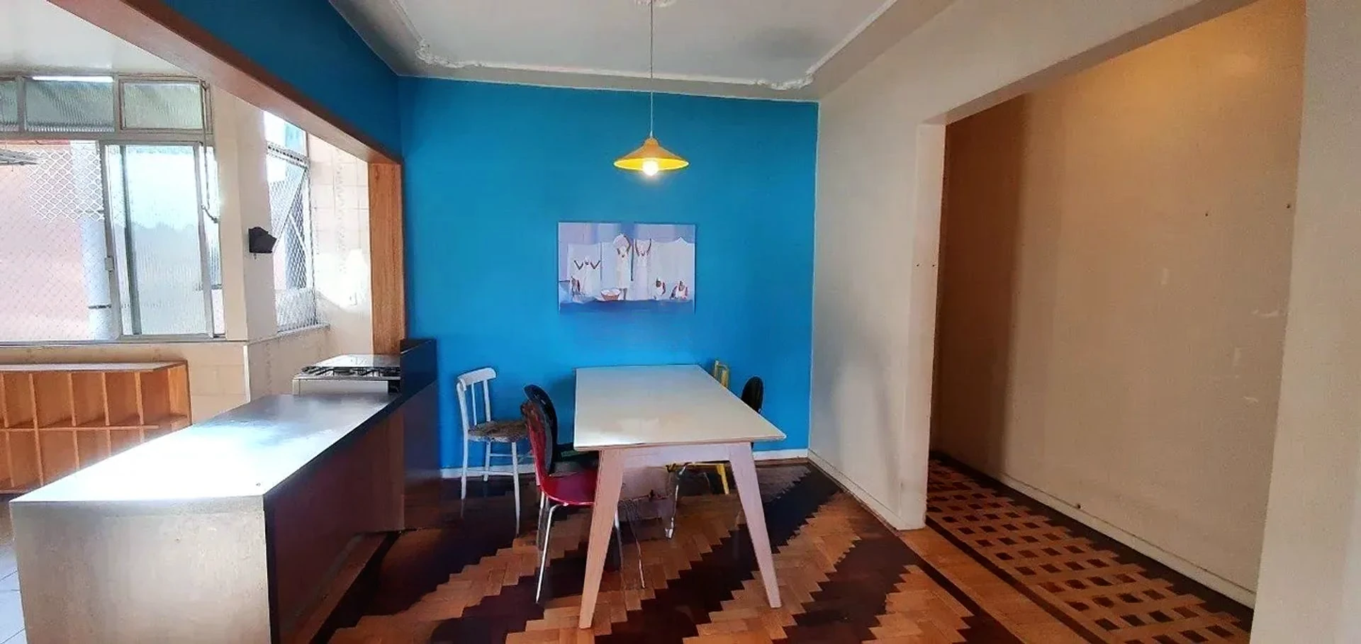 Sala de jantar integrada à cozinha