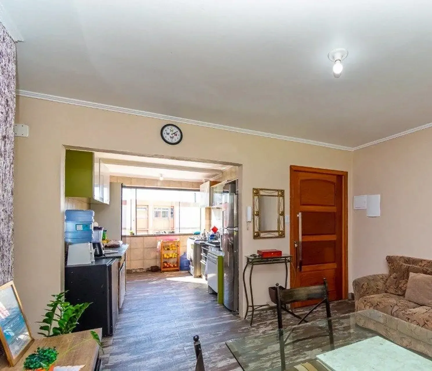 Sala e acesso à copa cozinha