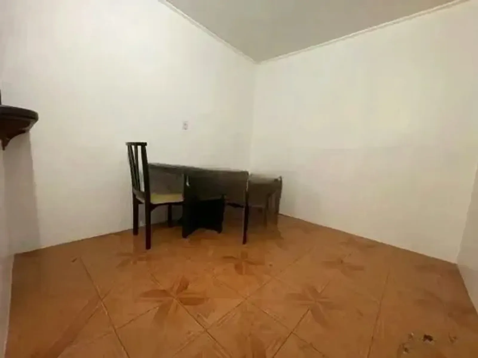 Sala com piso cerâmico
