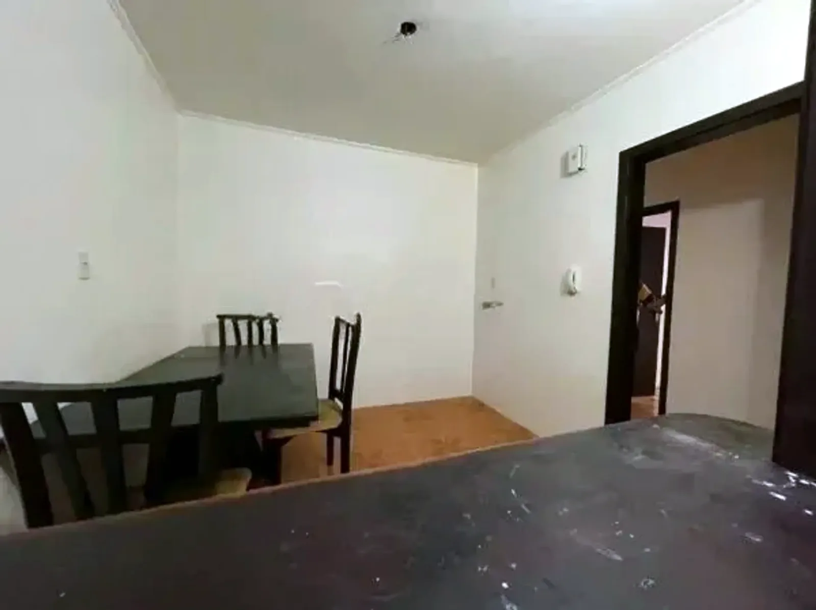 Sala e acesso à cozinha
