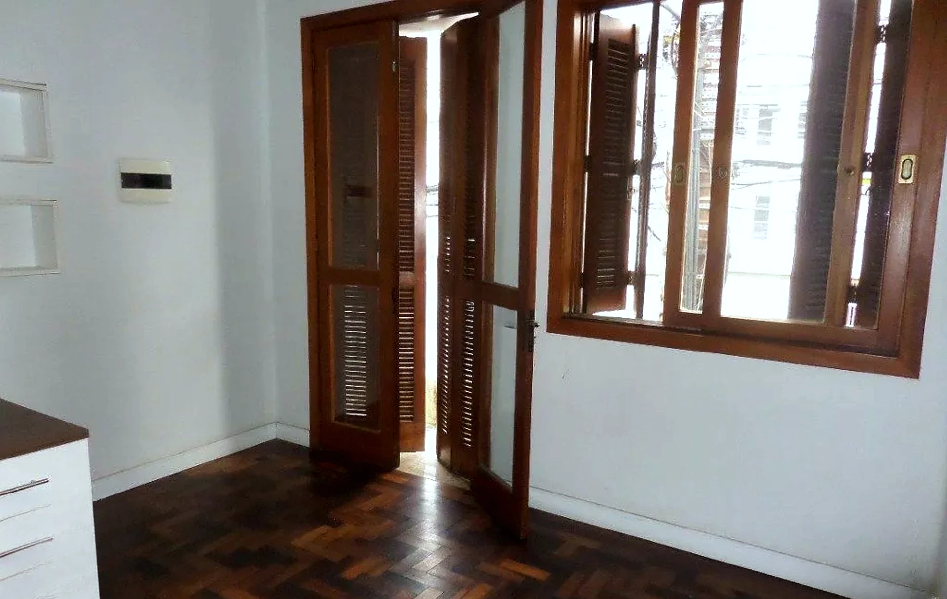 Sala com porta para a sacada
