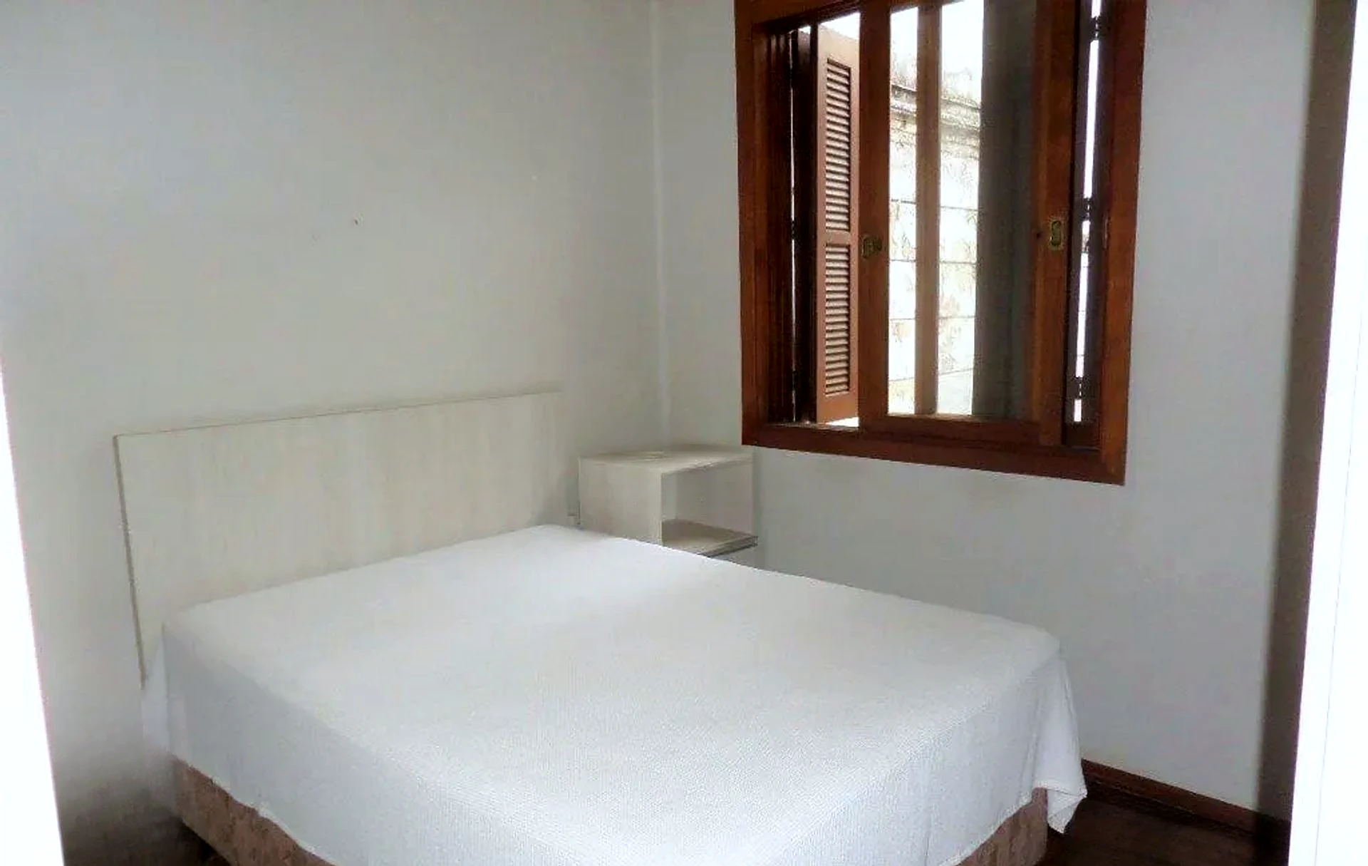Dormitório de casal mobiliado