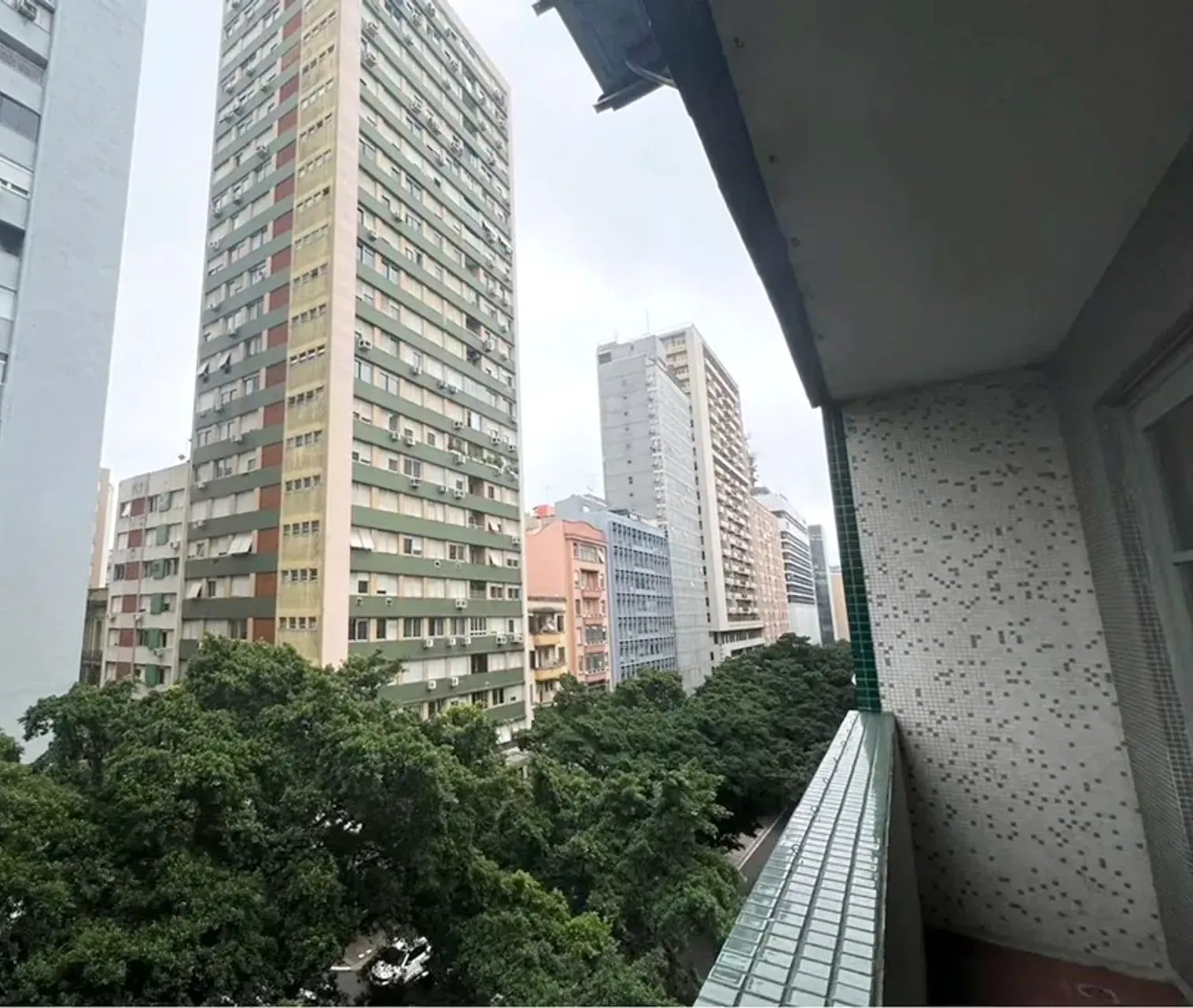 Sacada com vista para os prédios do Centro