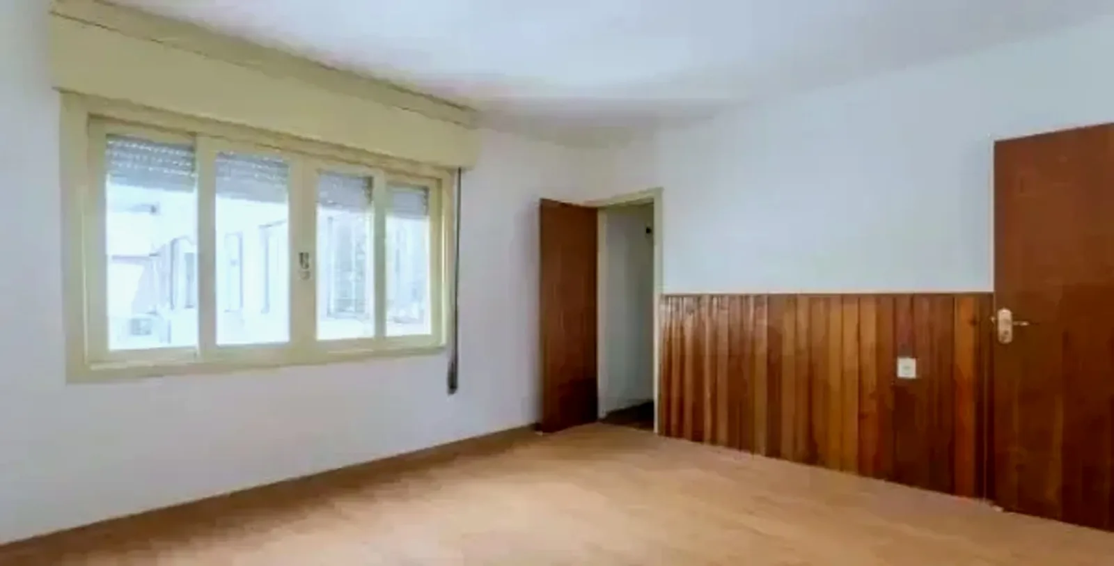 Sala de jantar com lambri