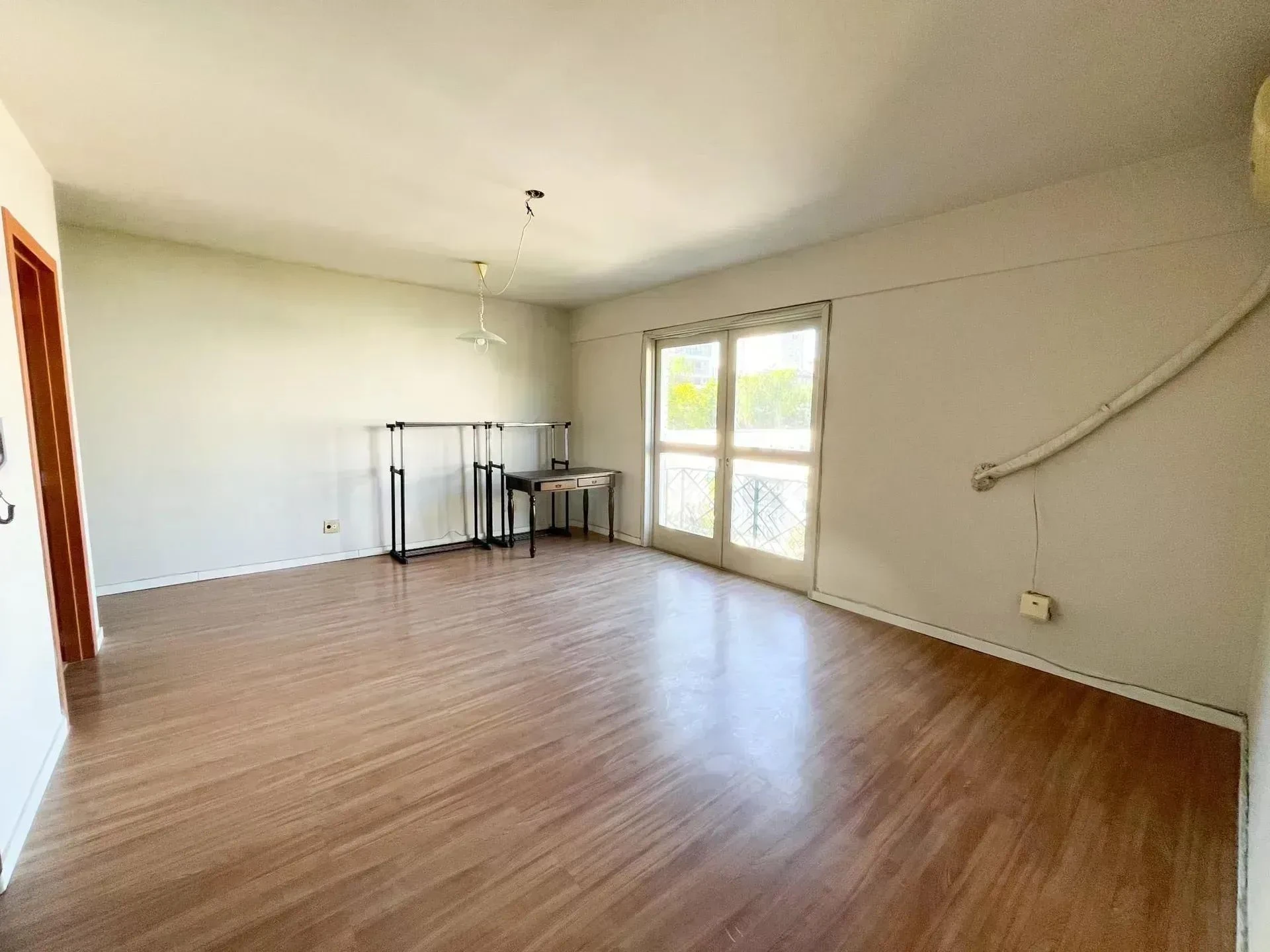 Living com piso laminado
