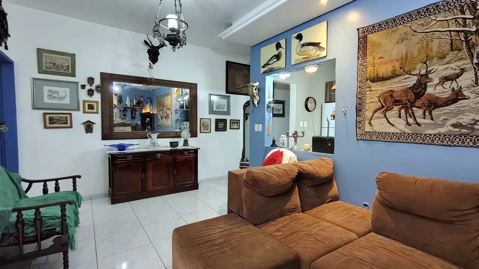 Sala de estar e acesso aos quartos